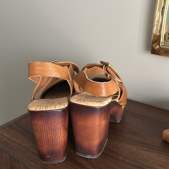 Korks Women’s Wendy Platform Clogs - Picture 6 of 7